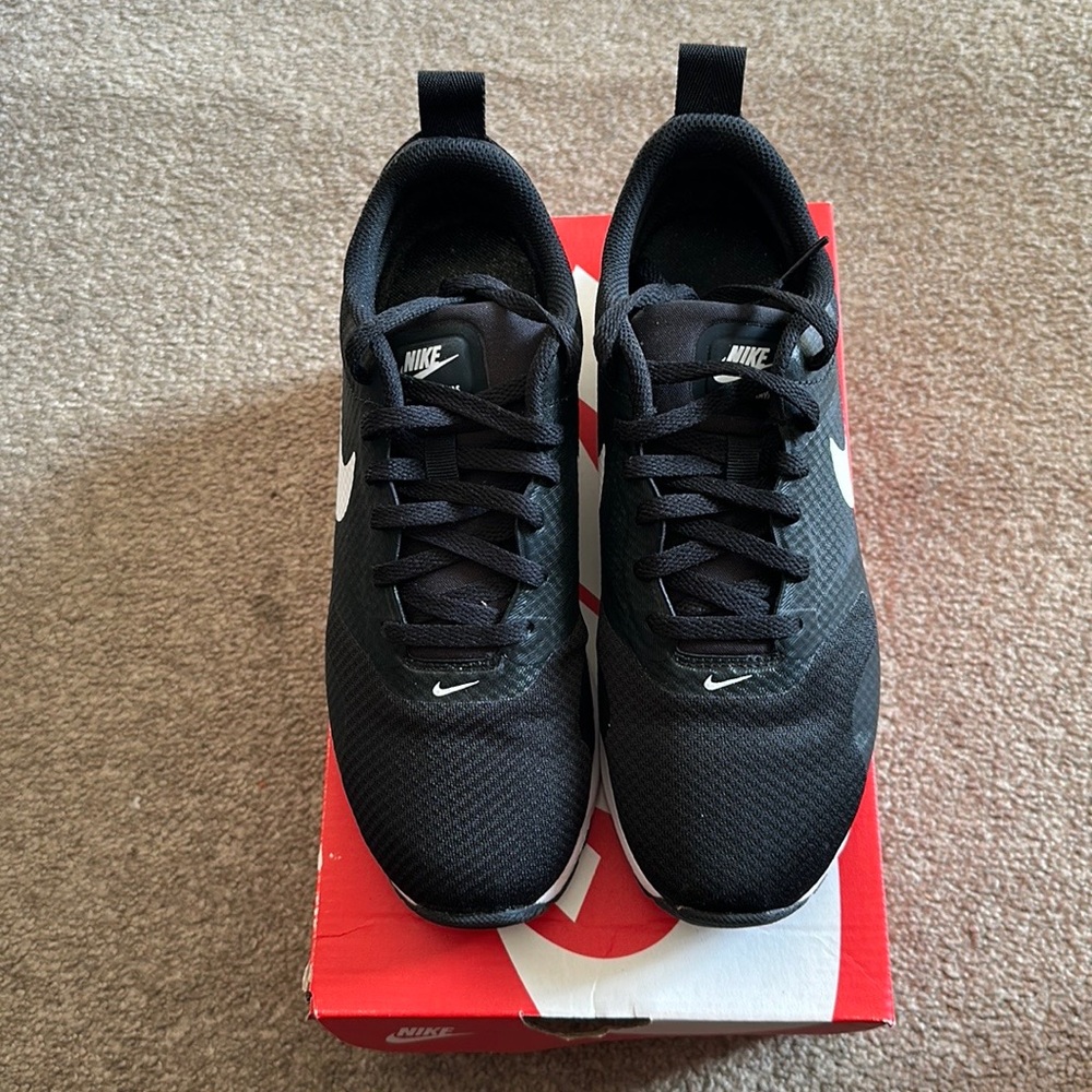 Nike Women’s Air Max Tavas